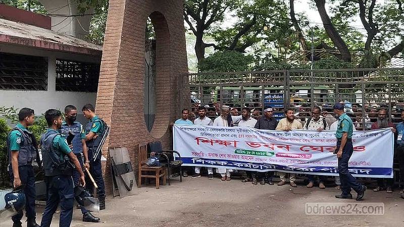 কয়েকমাসের বেতন-ভাতা ছাড়ে দেরি হওয়ায় ঈদুল আজহার আগে উৎসব ভাতা পাওয়া নিয়ে শঙ্কায় আছেন শিক্ষক-কর্মচারীরা।