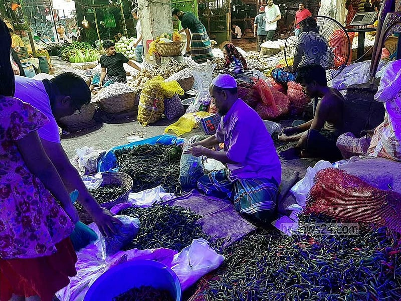ভারত থেকে আমদানি কমিয়েছে মরিচের দাম