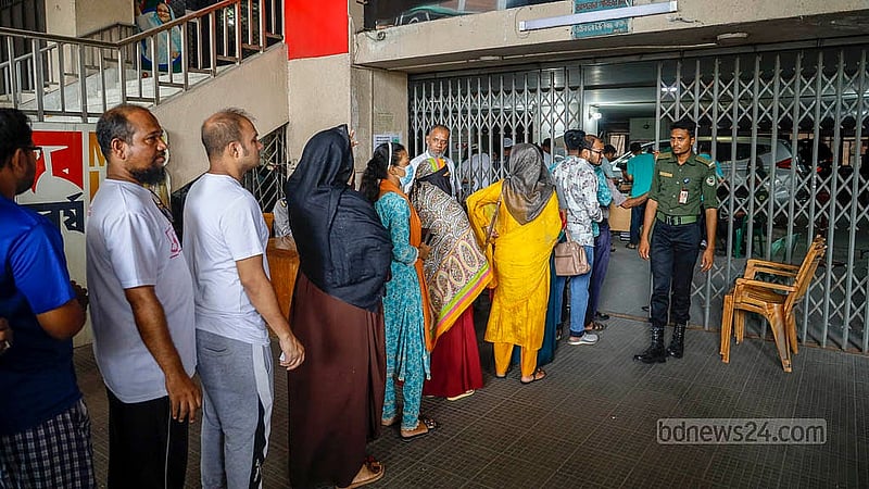 ইন্টারনেট বন্ধ থাকায় গ্যাসের প্রিপেইড মিটারে বিল দেওয়া যায়নি কয়েনদিন। সে কারণে ভুগতে হয়েছে নগরবাসীকে