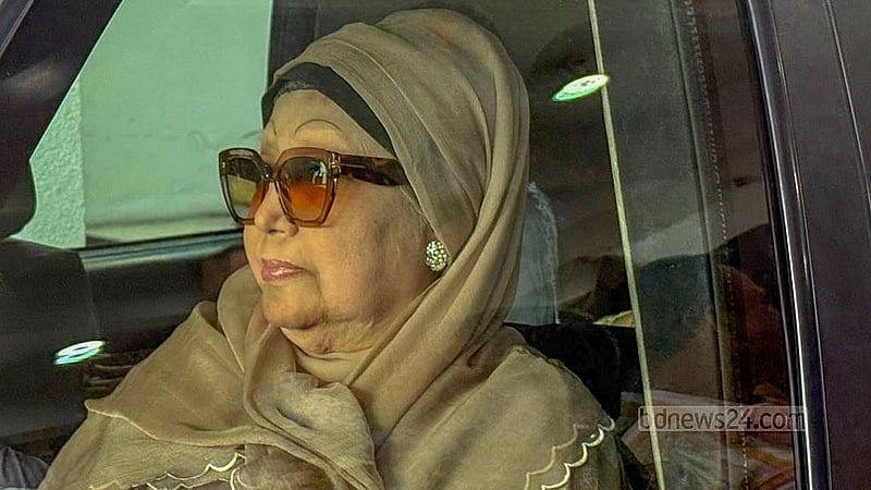 ৬ মে ২০২৫: লন্ডনে চার মাস চিকিৎসা শেষে দেশে ফেরেন বিএনপি চেয়ারপারসন খালেদা জিয়া। ছবি: আব্দুল্লাহ আল মমীন