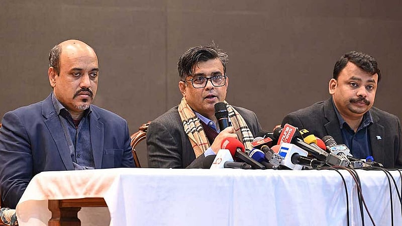 উপদেষ্টা পরিষদের বৈঠকের বিষয়ে বৃহস্পতিবার ঢাকার ফরেন সার্ভিস একাডেমিতে ব্রিফিং করেন প্রধান উপদেষ্টার প্রেস সচিব শফিকুল আলম। ছবি: পিআইডি