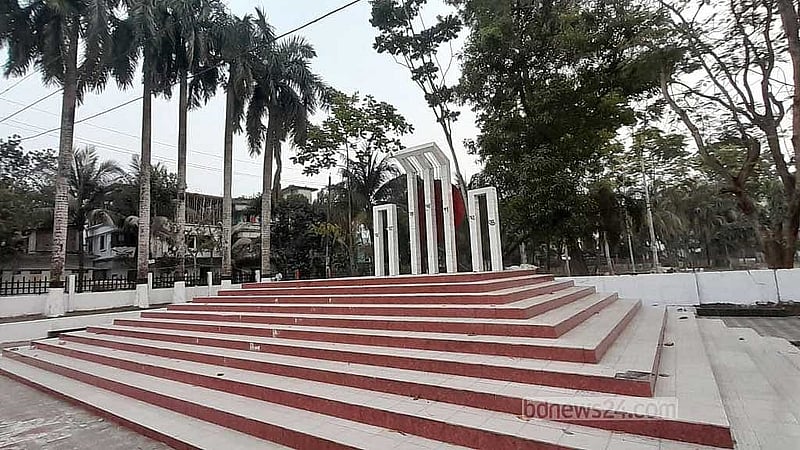 ঝালকাঠির কেন্দ্রীয় শহীদ মিনার।