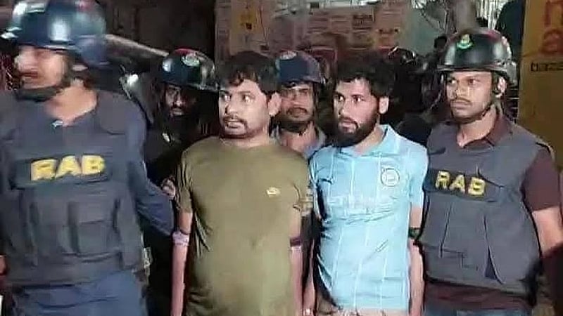 রোববার গভীর রাতে ময়মনসিংহে র‌্যাবের গ্রেপ্তারের পর আরসা সদস্যরা।
