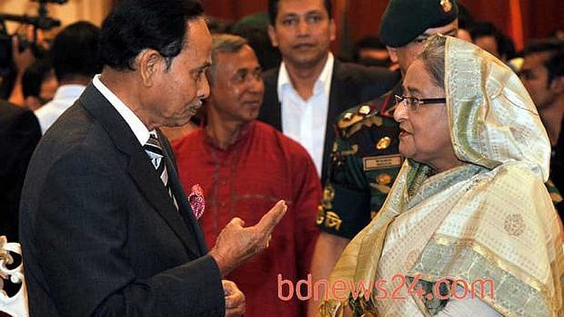 হুসেইন মুহম্মদ এরশাদ ও শেখ হাসিনা। ফাইল ছবি