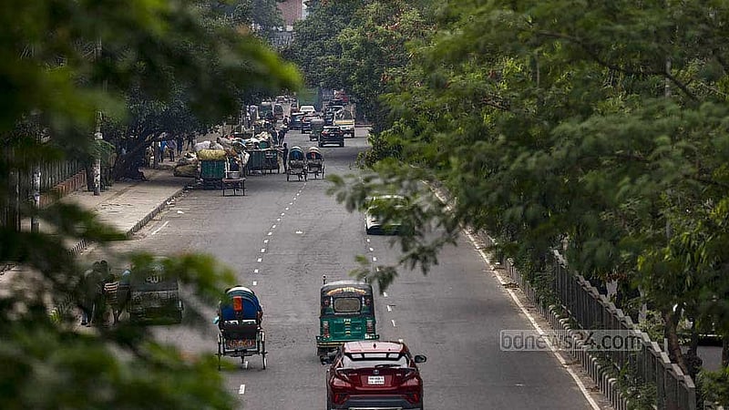 ঈদের ছুটির এই সময়ে ঢাকা এখন অনেকটাই ফাঁকা