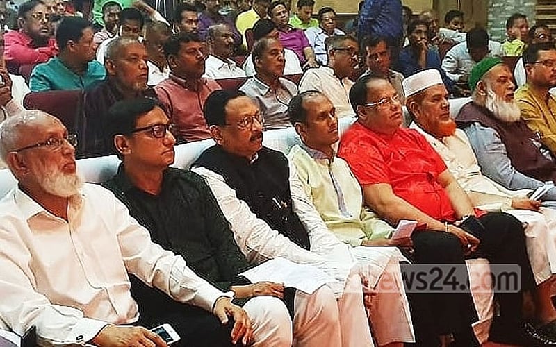 ২০২০ সালে মনোনয়নপত্র বাছাইয়ের সময় পাশাপাশি বসেন আওয়ামী লীগ প্রার্থী রেজাউল করিম চৌধুরী ও বিএনপি প্রার্থী শাহাদাত হোসেন।