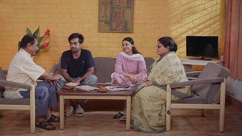 ‘ধূসর প্রজাপতি’ নাটকের দৃশ্য। ছবি: নাটকের ভিডিও থেকে নেওয়া।   