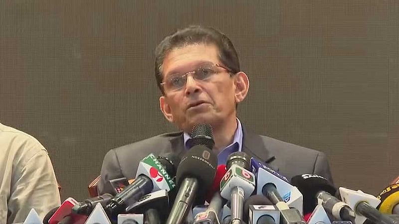 রাজধানী ঢাকায় ফরেন সার্ভিস একাডেমিতে বুধবার ব্রিফিং করেন প্রধান উপদেষ্টার রোহিঙ্গা সমস্যা ও অগ্রাধিকারপ্রাপ্ত বিষয়াবলিসংক্রান্ত হাই রিপ্রেজেন্টেটিভ খলিলুর রহমান।