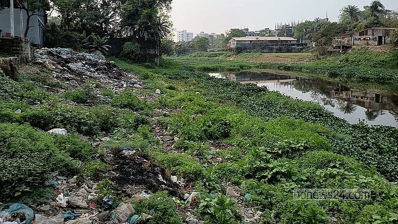 কেরাণীগঞ্জ উপজেলার আটিবাজার জয়নগর সরকারি প্রাথমিক বিদ্যালয় এলাকায় বয়ে যাওয়া জয়নগর খাল। এই খাল পুনঃখননে এসেছিলেন জিয়াউর রহমান। 