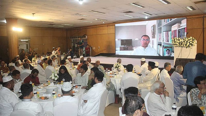 রাজনীতিকদের সম্মানে বিএনপির ইফতার আয়োজনে যোগ দেন বিভিন্ন দলের নেতারা।