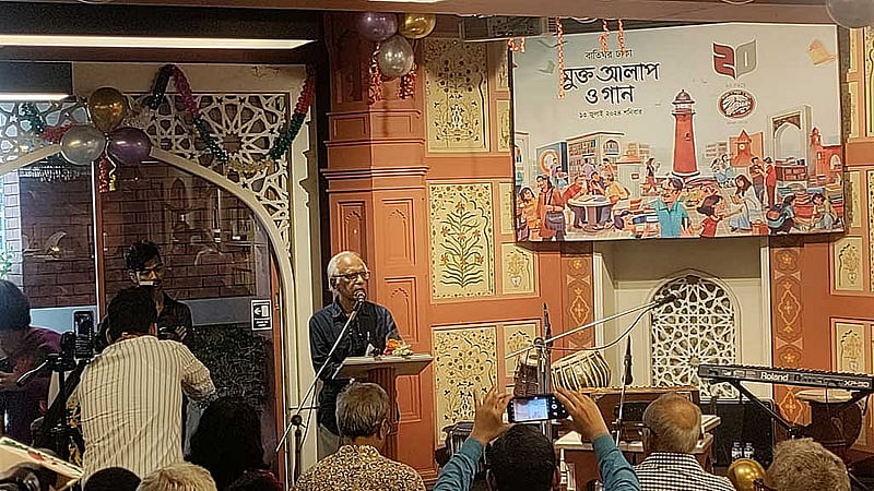 বাতিঘর এর দুই দশক উদযাপন অনুষ্ঠানে বক্তব্য দেন অর্থনীতিবিদ অধ্যাপক ওয়াহিদউদ্দিন মাহমুদ। 