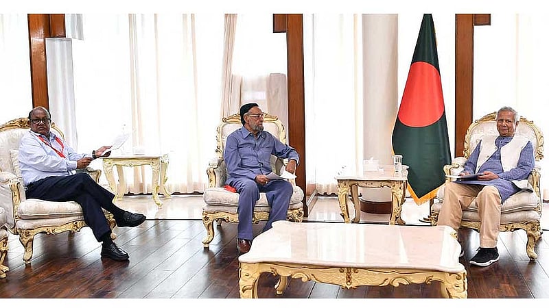 শনিবার প্রধান উপদেষ্টা মোট ১০টি দলের সঙ্গে সংলাপ করেন। আলোচনায় আওয়ামী লীগকে নিষিদ্ধ করাসহ নানা বিষয় উঠে আসে বলে জানান প্রধান উপদেষ্টার বিশেষ সহকারী।