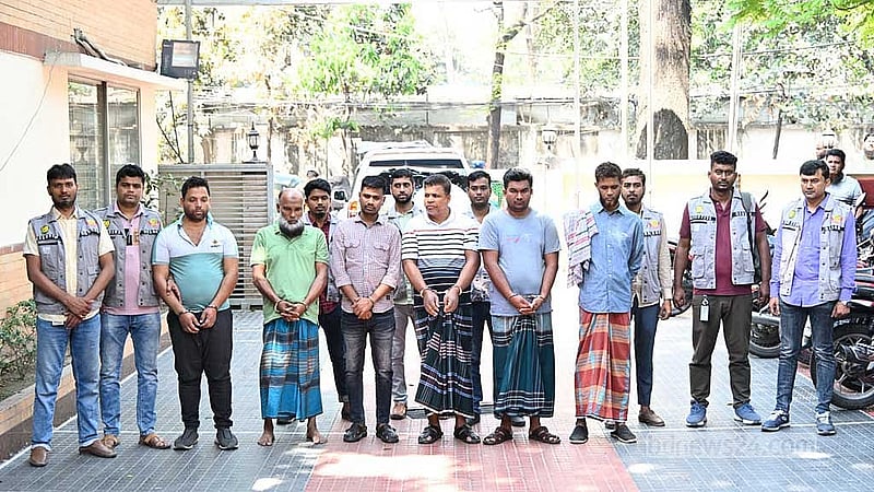 বনশ্রীতে সোনা ব্যবসায়ীকে গুলি করে ডাকাতির ঘটনায় গ্রেপ্তার ৬ জন।  