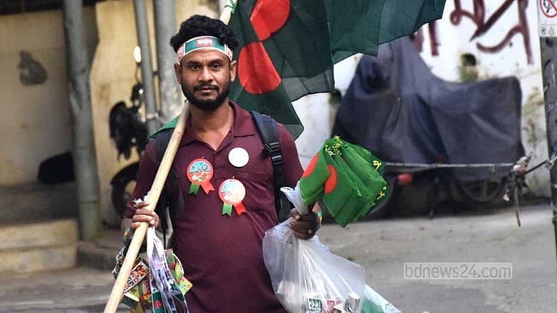 অন্যবারের চেয়ে এবার পতাকার কেনাবেচা একটু মনে হচ্ছে রোকনের।