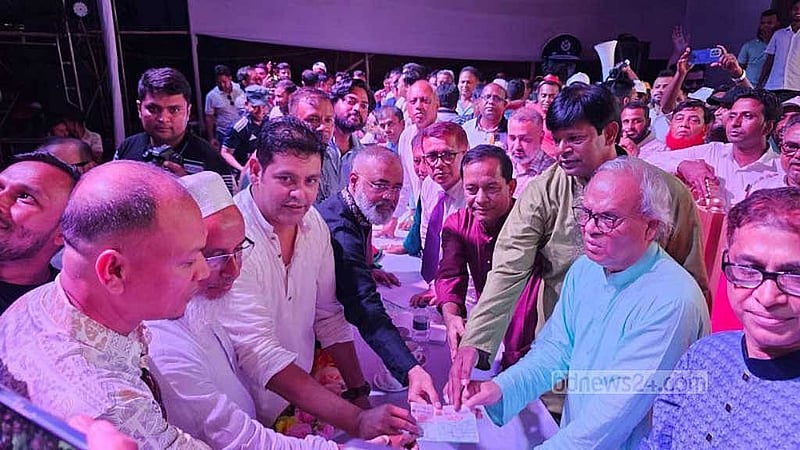 নারায়ণগঞ্জের রূপগঞ্জ উপজেলায় সোমবার বিএনপির ‘প্রাথমিক সদস্য নবায়ন ও নতুন সদস্য সংগ্রহ’ কর্মসূচির উদ্বোধনী অনুষ্ঠানে রুহুল কবির রিজভী।