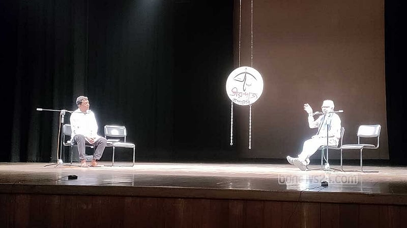 শুক্রবার ঢাকার জাতীয় নাট্যশালা মিলনায়তনে‘বাকবিতণ্ডা’ শিরোনামে থিয়েট্রিক্যাল বাহাসে অংশ নেন আনু মুহাম্মদ।