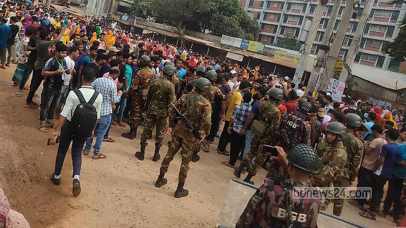 ক্ষমতার পালাবদলের পর টানা শ্রমিক অসন্তোষে ভুগতে হয়েছে দেশের পোশাক শিল্প খাতকে। ফাইল ছবি।