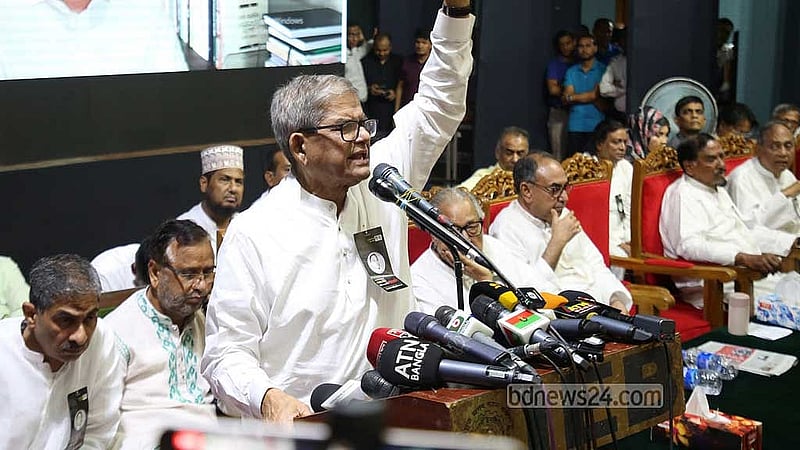 রমনার ইঞ্জিনিয়ার্স ইনস্টিটিউশনে বিএনপির আলোচনায় দলের মহাসচিব মির্জা ফখরুল ইসলাম আলমগীর।