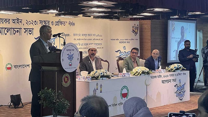 রাজধানীর আগারগাঁওয়ে রাজস্ব ভবনে বাংলাদেশ সিভিল সার্ভিস (ট্যাক্সেশন) অ্যাসোসিয়েশনের আলোচনা সভায় বক্তব্য রাখেন এনবিআর চেয়ারম্যান মো. আবদুর রহমান খান।