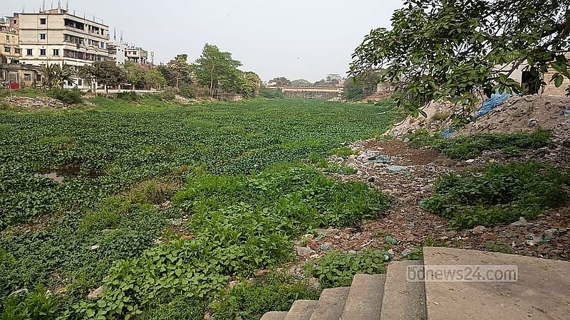 কেরাণীগঞ্জ উপজেলার আটিবাজার জয়নগর সরকারি প্রাথমিক বিদ্যালয় এলাকায় বয়ে যাওয়া জয়নগর খাল। এই খাল পুনঃখননে এসেছিলেন জিয়াউর রহমান। 