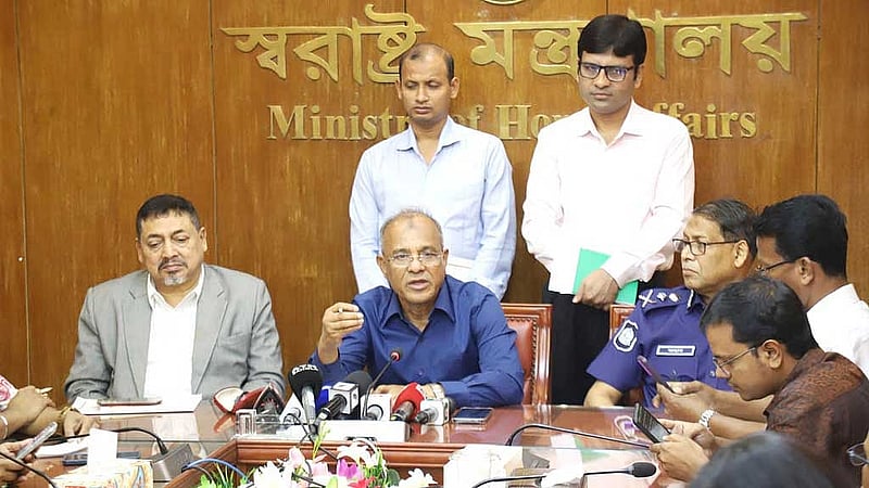 স্বরাষ্ট্র উপদেষ্টা জাহাঙ্গীর আলম চৌধুরী