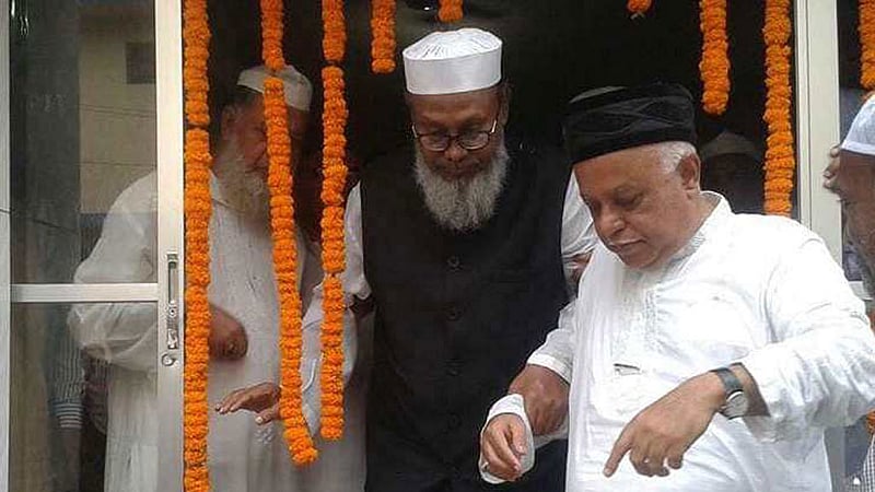মহিউদ্দিন চৌধুরীকে রাজনীতিতে গুরু মানতেন এম মনজুর আলম।
