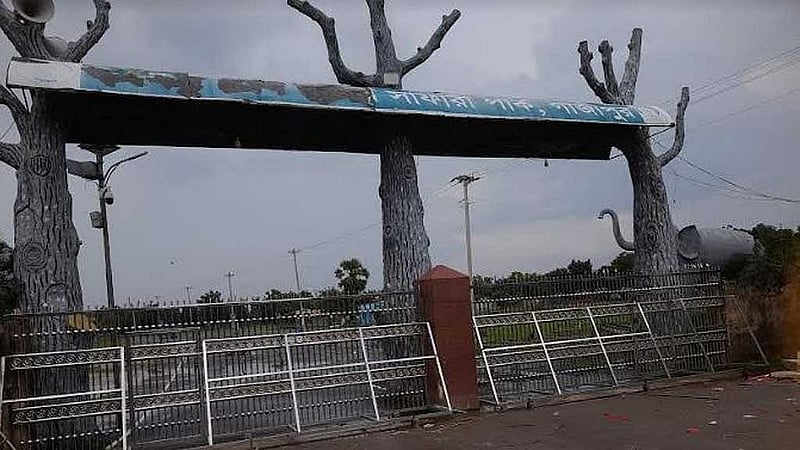 ৫ অগাস্ট সরকার পতনের বিকালে হামলার পর থেকেই বন্ধ রয়েছে গাজীপুরের বঙ্গবন্ধু সাফারি পার্ক।