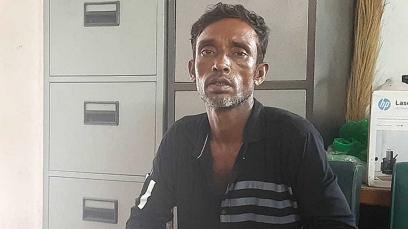 চুরি হওয়া কন্যাশিশুটির বাবা শরিফুল ইসলামের সঙ্গে বুধবার কথা হয় ঢামেক হাসপাতালে।