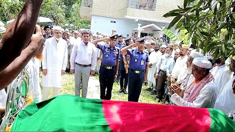 ১৩ মে চট্টগ্রাম মেডিকেল কলেজ হাসপাতালে  মৃত্যুবরণ করেন যুদ্ধাহত বীর মুক্তিযোদ্ধা আবু মোহাম্মদ সরওয়ার হোসাইন চৌধুরী। দাফনের তাকে ‘গার্ড অব অনার’ প্রদান করা হয়।
