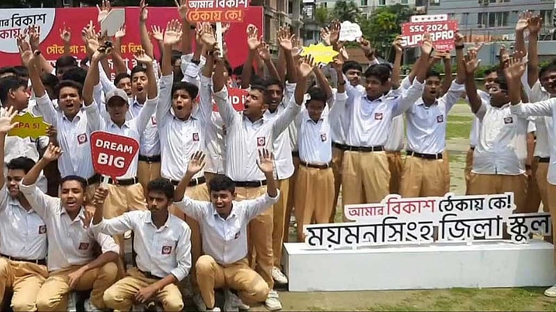 এসএসসিতে ছেলেদের পাসের হার কমতে থাকার কারণ খোঁজার তাগিদ দিয়েছেন প্রধানমন্ত্রী শেখ হাসিনা।  