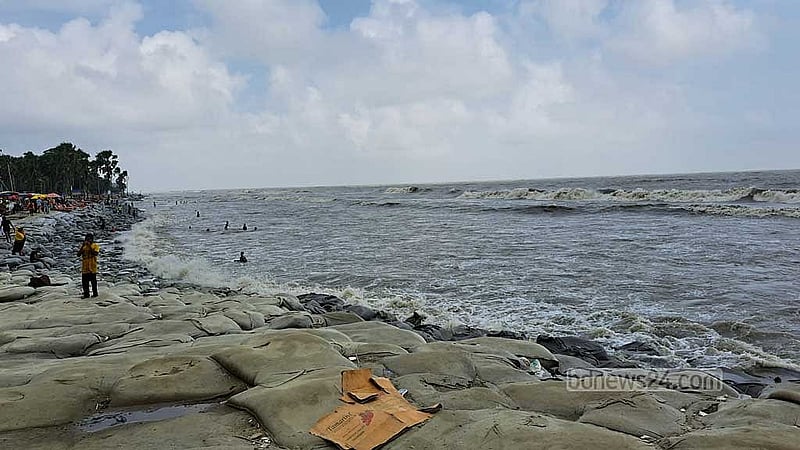 পটুয়াখালী আর বরগুনার উপকূলীয় অঞ্চলে ১৭৮৪ সালের দিকে সাগরপথে মিয়ানমার থেকে এসে প্রথম বসতি গড়তে শুরু করে রাখাইনরা। কালক্রমে এখন এই জাতিগোষ্ঠী বিলুপ্তির পথে৷