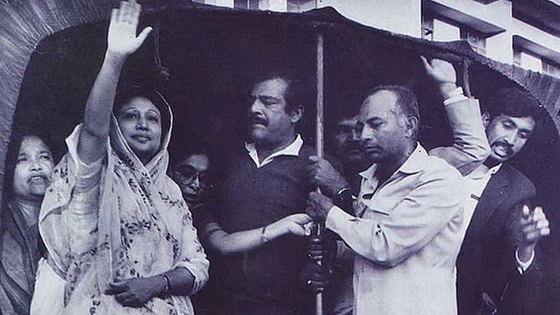 ৭–দলীয় জোটের নেত্রী হিসেবে এরশাদবিরোধী আন্দোলনে খালেদা জিয়া। ছবি: মো. লুৎফর রহমান বীনুর ‘গণতন্ত্রের সংগ্রাম’ বই থেকে নেওয়া