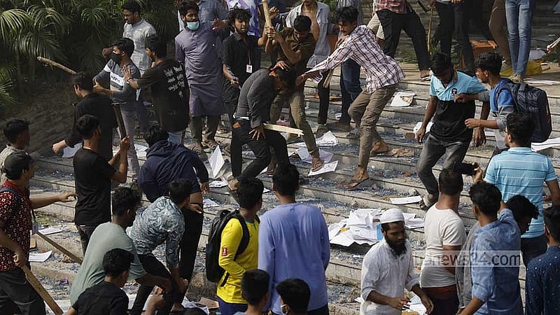 ডেমরার ড. মাহবুবুর রহমান মোল্লা কলেজ ও পুরান ঢাকার সোহরাওয়ার্দী কলেজের শিক্ষার্থীদের পাল্টাপাল্টি হামলা ও লুটপাটের মত ঘটনাগুলো পরিহার করার অনুরোধ করেছেন মির্জা ফখরুল।