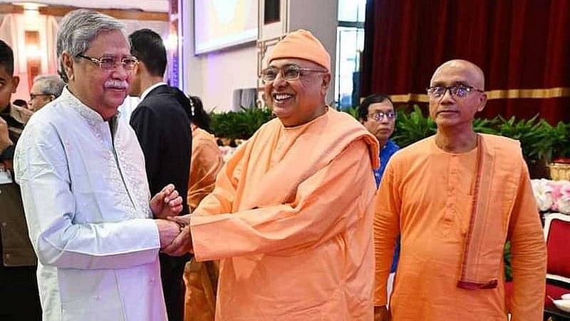 শারদীয় দুর্গোৎসব উপলক্ষে বুধবার সকালে রাষ্ট্রপতি মো. সাহাবুদ্দিন বঙ্গভবনে হিন্দু ধর্মাবলম্বী ‘বিশিষ্ট ব্যক্তিবর্গের’ সঙ্গে শুভেচ্ছা বিনিময় করেন।