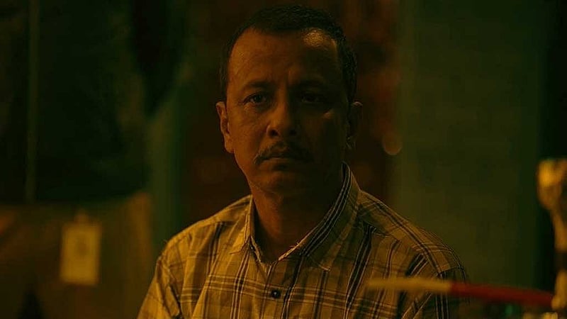ওয়েব ফিল্ম 'আমলনামার' দৃশ্যে কামরুজ্জামান কামু, ছবি: চরকির সৌজন্যে।  