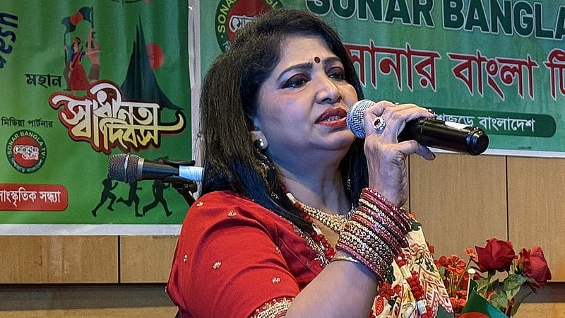 স্বাগত বক্তব্য রাখছেন ‘বহ্নিশিখা সঙ্গীত নিকেতনের’ প্রতিষ্ঠাতা ও চেয়ারম্যান সবিতা দাস