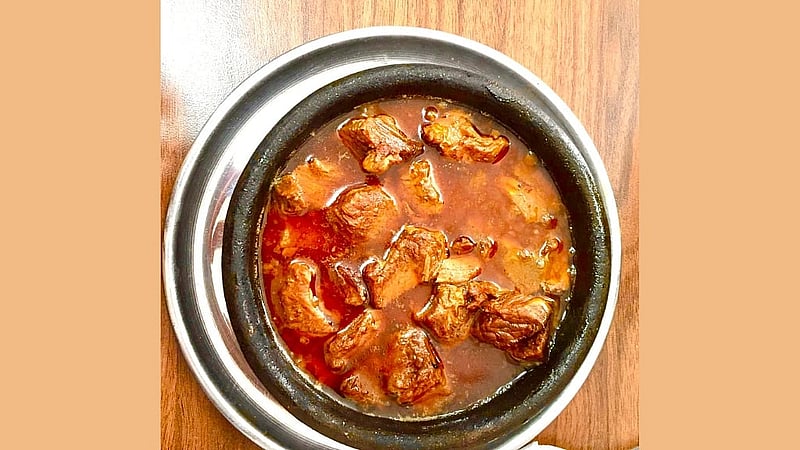 গুভেচ রান্নায় সাধারণত গরু, খাসি বা ভেড়ার মাংস ব্যবহার করা হয়, ছবি: লেখক