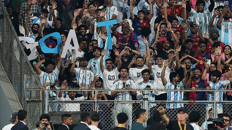 গ্যালারিতে দর্শকদের উল্লাস। ছবি: রয়টার্স