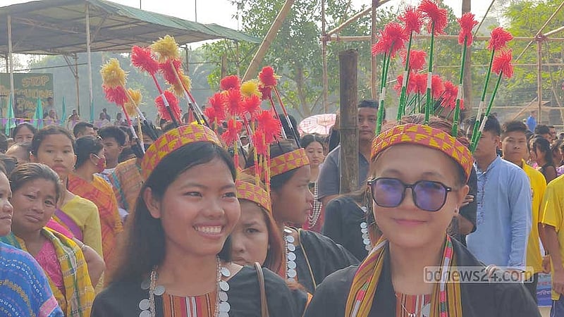 সাংগ্রাই বর্ষবরণের শোভাযাত্রায় ত্রিপুরা সম্প্রদায়ের অংশগ্রহণ।