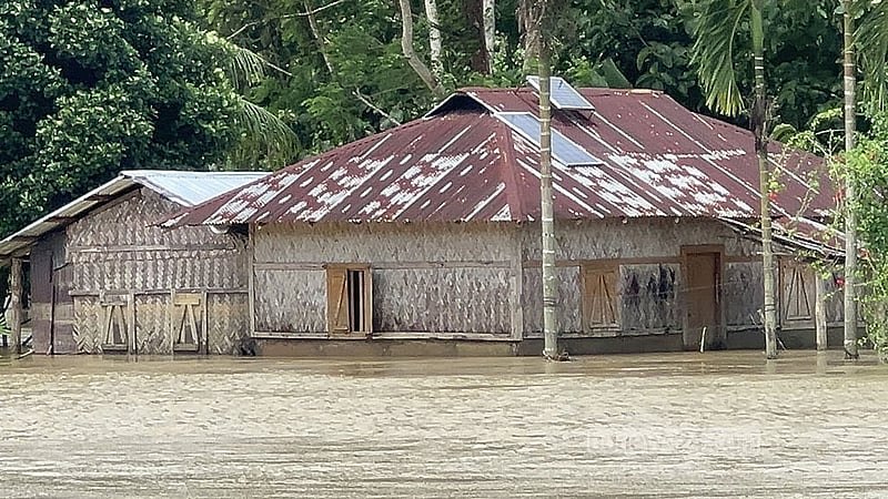 খাগড়াছড়ির দীঘিনালা উপজেলার মেরুং ইউনিয়নের বেশির ভাগ গ্রাম এখনও পানিবন্দি।