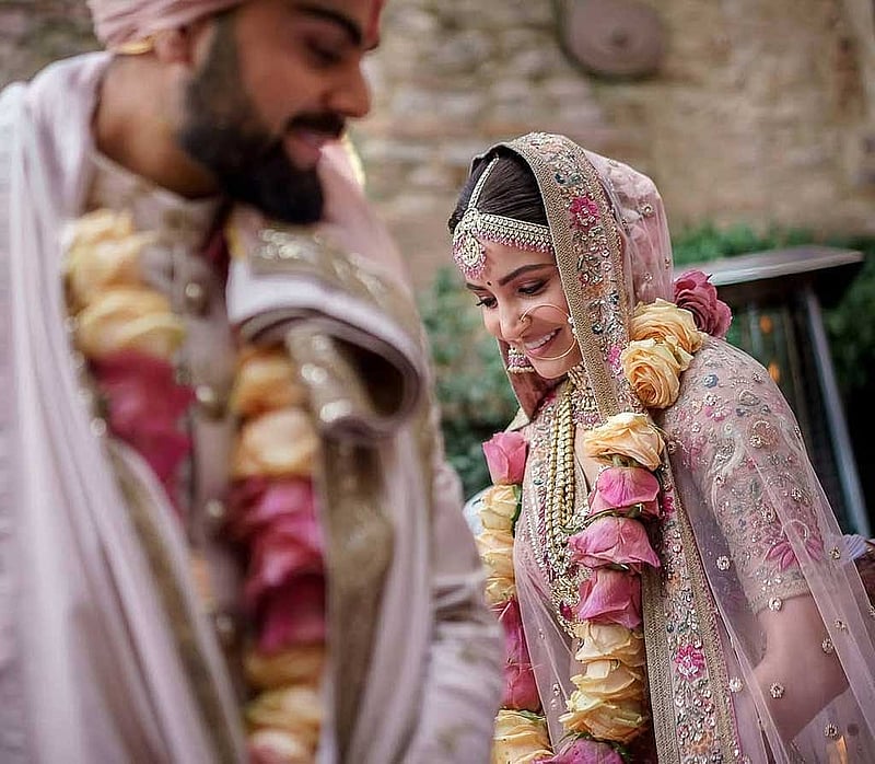 নিউজ ১৮কে রাধিক বলেছেন, আনুশকা বিরাটের বিয়ের অনুষ্ঠান আমাদের কাছে ঘোরয়া আয়োজনের মতই মনে হয়েছিল। যে যার মত স্বচ্ছন্দে ছিলেন, সবাই যথেষ্ঠ আনন্দ করেছেন।