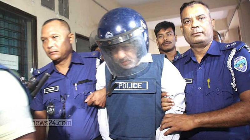 অধস্তন আদালতে ফজলে করিম চৌধুরী। ফাইল ছবি