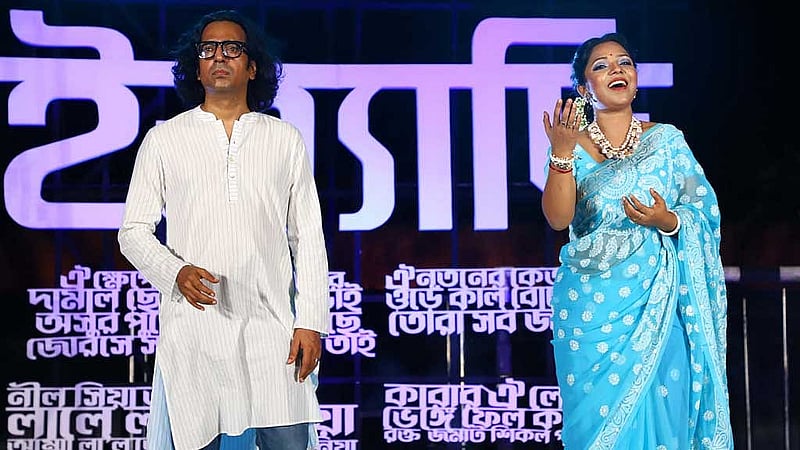 ‘ইত্যাদির' পর্বে গান পরিবেশন করছেন বাপ্পা মজুমদার ও প্রিয়াংকা গোপ। ছবি: ফাগুন অডিও ভিশনের সৌজন্যে।