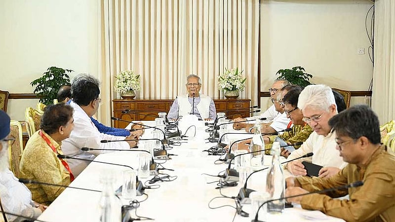 বিকালে প্রথম বৈঠকে ১১টি দলের একজন করে প্রতিনিধি অংশ নেন।