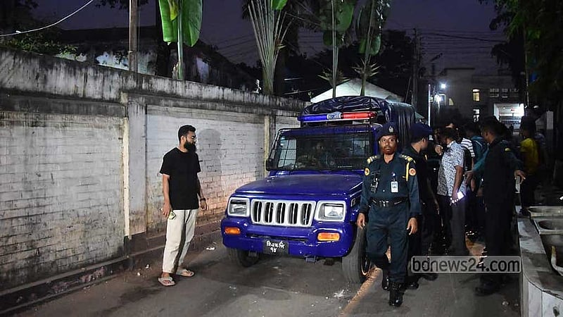 জামিনে মুক্তি পেয়েছেন বাবুল আক্তার। চট্টগ্রামের কেন্দ্রীয় কারাগার থেকে বুধবার পুলিশ পাহারায় তাকে বের করা হয়।