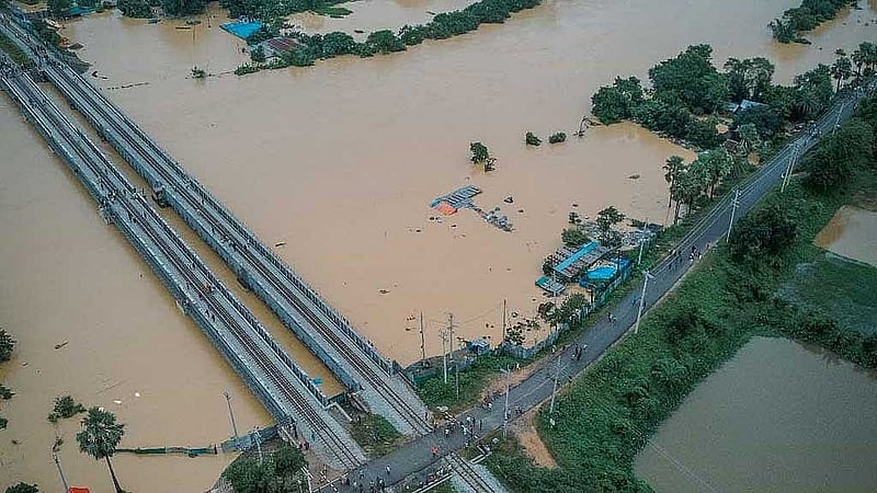 গোমতী নদীর পাড়, কুমিল্লা ছবি: মাহফুজুল হাসান