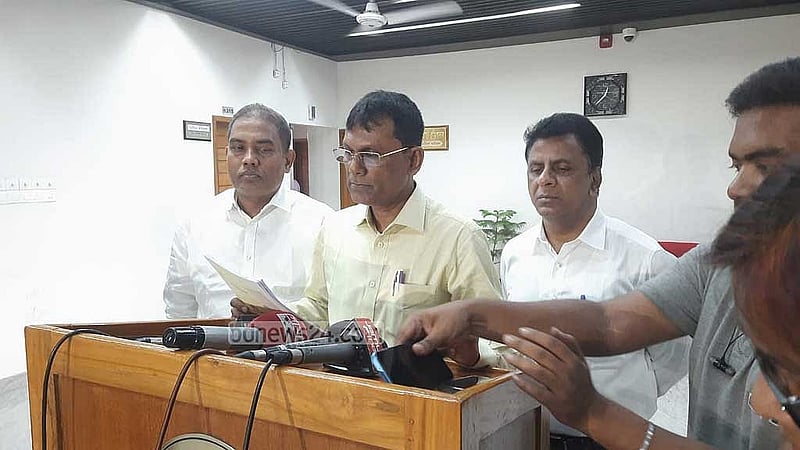 ইসির অতিরিক্ত সচিব অশোক কুমার দেবনাথ।