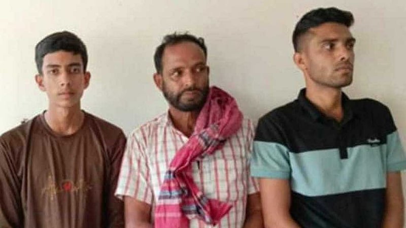 তিনজনকে আটক করেছে পুলিশ।