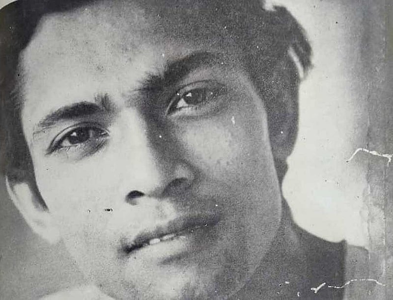 ১৯৭২ সালে বেতার বাংলায় ছাপা হয়। আবুল হাসানকে নিয়ে লেখা একমাত্র উপন্যাসের লেখক মোশতাক আহমদের সংগ্রহ থেকে।