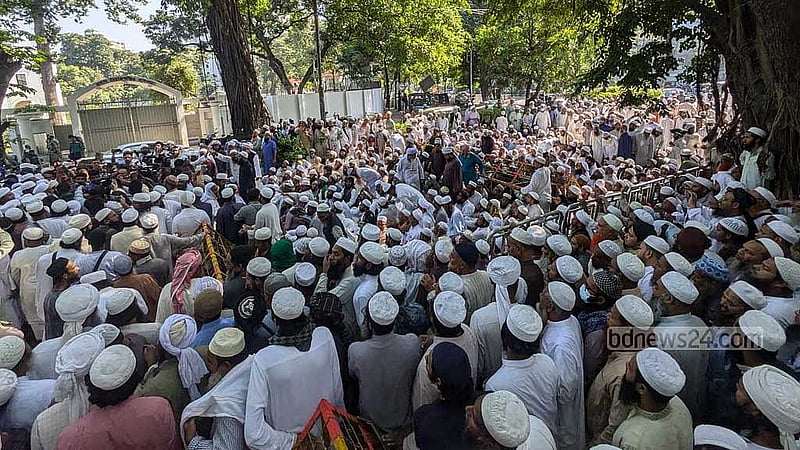 প্রধান উপদেষ্টার কার্যালয়ে যাওয়ার আগে কাকরাইলে অবস্থান নেন সাদপন্থিরা। 